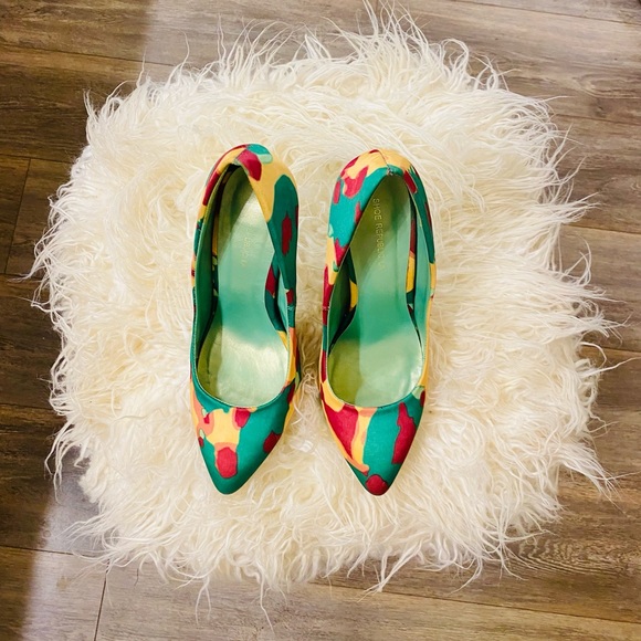 Multi-colored Pumps - Picture 4 of 9